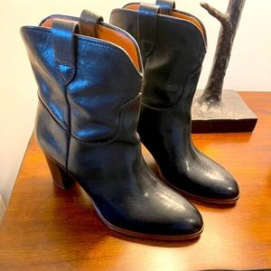 Frye Jane short heeled boot. Made in Italy